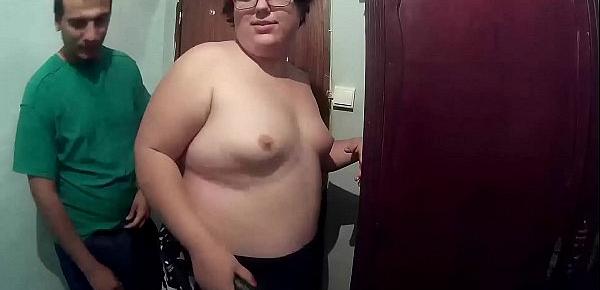  Como me gusta sentir un buen pepino dentro y restregármelo por mi sexy cuerpo de gorda obesa